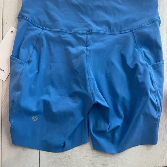 NWT Fast and Free HR Shorts with Pockets - Picture 2 of 5